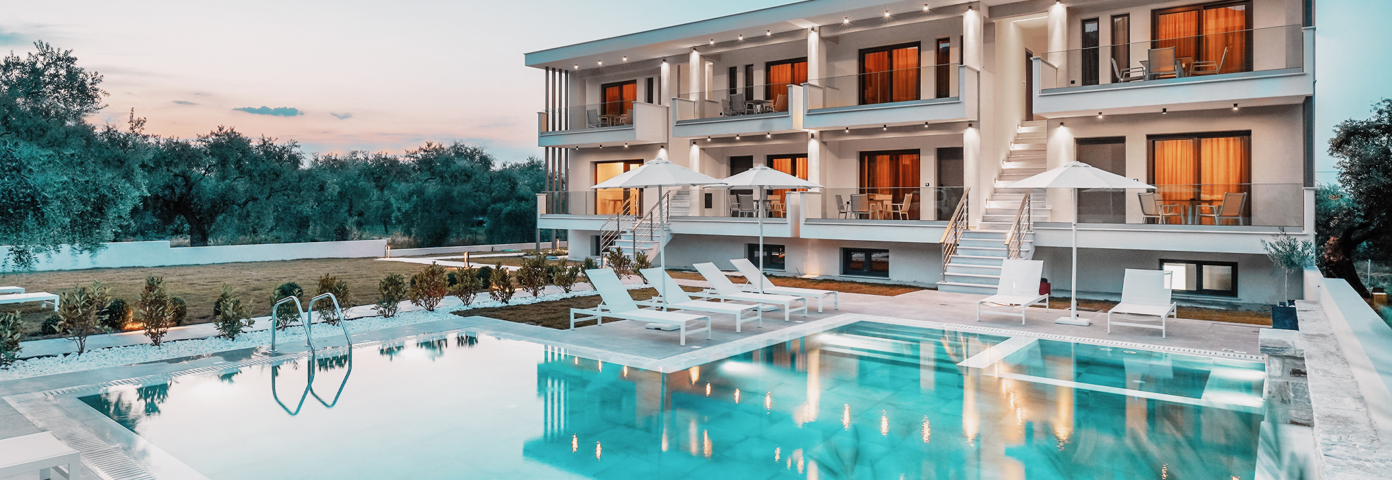 Η πισίνα του Olia Thassos - Luxury Apartments